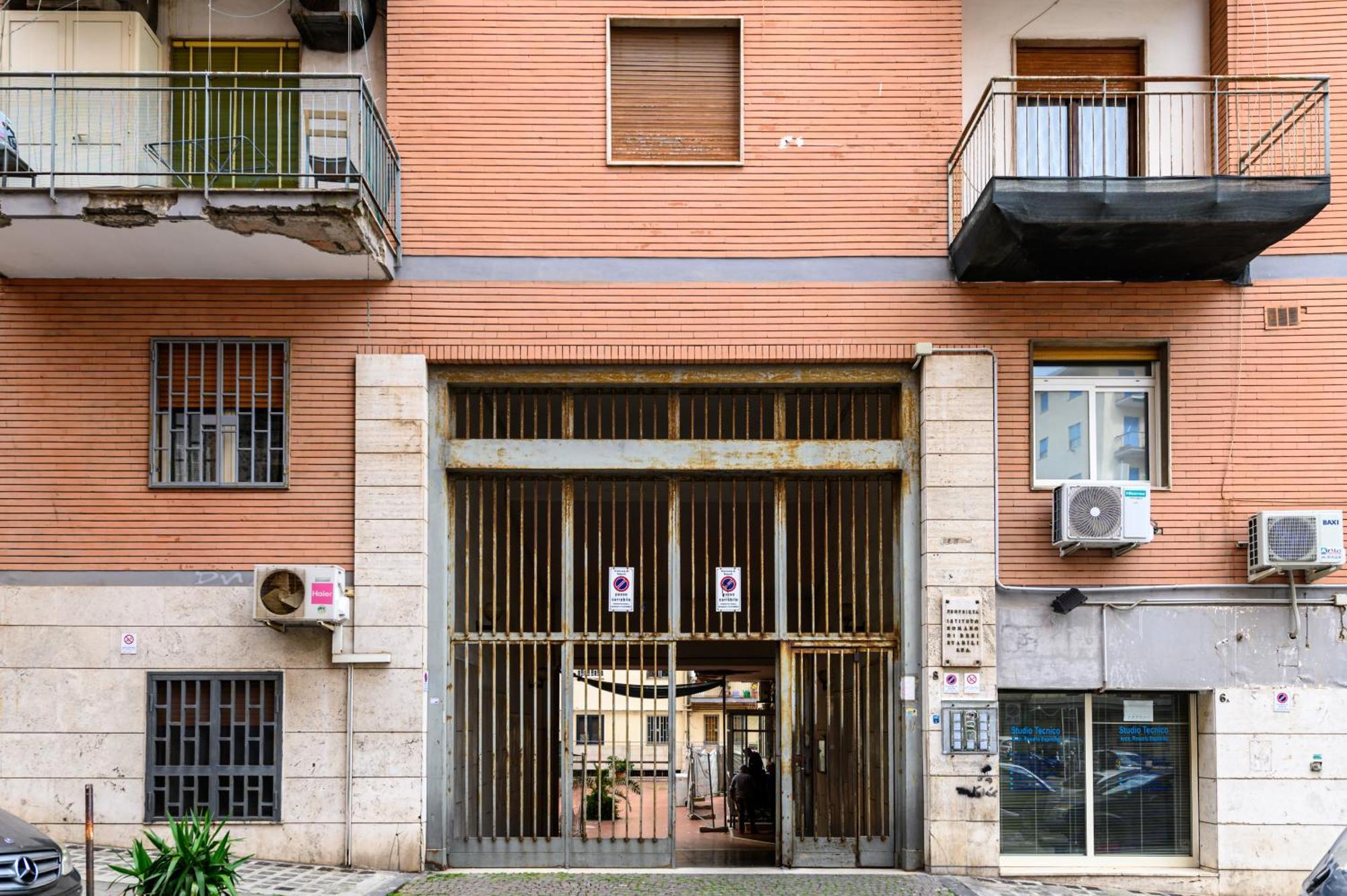Via Coriolano 8 *